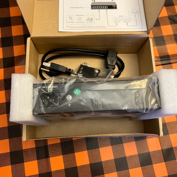 Aumox 8 Port PoE 120w switch - Ethernet Unmanaged Network Switch - Picture 8 of 9